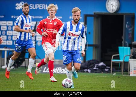 Odense, Danemark. 14th avril 2022. Sander Svendsen (10) d'OB vu pendant le match Superliga de 3F entre Odense Boldklub et Vejle Boldklub au Parc d'énergie de la nature à Odense. (Crédit photo : Gonzales photo/Alamy Live News Banque D'Images