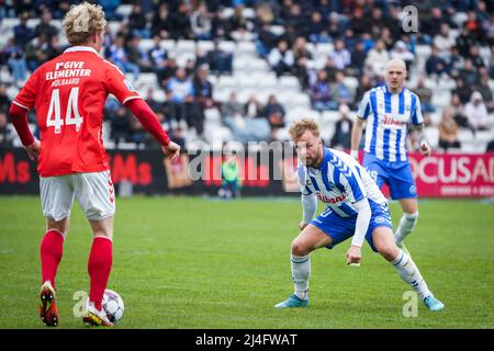 Odense, Danemark. 14th avril 2022. Sander Svendsen (10) d'OB vu pendant le match Superliga de 3F entre Odense Boldklub et Vejle Boldklub au Parc d'énergie de la nature à Odense. (Crédit photo : Gonzales photo/Alamy Live News Banque D'Images