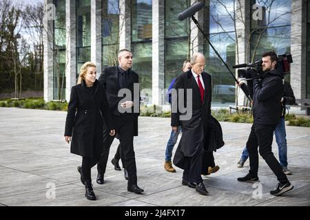 Amsterdam, pays-Bas. 15th avril 2022. 2022-04-15 09:47:56 AMSTERDAM - la chanteuse Samantha Steenwijk arrive à la cour. Selon Yvonne Coldewijer, la créatrice du canal de jus de la vie d'Yvonne, elle a institué une procédure sommaire. Coldeweijer a accusé Steenwijk - à tort selon le chanteur - d'utiliser des pilules alimentaires illégales. ANP RAMON VAN FLYMEN pays-bas - belgique Out crédit: ANP/Alay Live News Banque D'Images