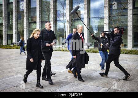 Amsterdam, pays-Bas. 15th avril 2022. 2022-04-15 09:47:57 AMSTERDAM - la chanteuse Samantha Steenwijk arrive à la cour. Selon Yvonne Coldewijer, fabricant de la chaîne de jus dite vie d'Yvonne, elle a institué une procédure sommaire. Coldeweijer a accusé Steenwijk - à tort selon le chanteur - d'utiliser des pilules alimentaires illégales. ANP RAMON VAN FLYMEN pays-bas - belgique Out crédit: ANP/Alay Live News Banque D'Images