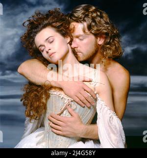 HELENA BONHAM CARTER et KENNETH BRANAGH à FRANKENSTEIN (1994), sous la direction DE KENNETH BRANAGH. Crédit : PHOTOS / Album TRISTAR Banque D'Images