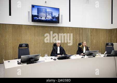 Amsterdam, pays-Bas. 15th avril 2022. 2022-04-15 10:34:36 AMSTERDAM - le président avant la procédure sommaire. La chanteuse Samantha Steenwijk a déposé une procédure sommaire selon le créateur de ce que l'on appelle le canal de jus de vie d'Yvonne, vlogger Yvonne Coldeweijer. Coldeweijer a accusé Steenwijk - à tort selon le chanteur - d'utiliser des pilules alimentaires illégales. ANP RAMON VAN FLYMEN pays-bas - belgique Out crédit: ANP/Alay Live News Banque D'Images