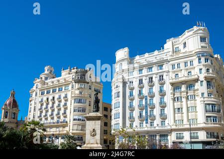 Espagnol, Valence, Plaça Del Ajuntament mit Monumento a Francesc de Vinatea Banque D'Images