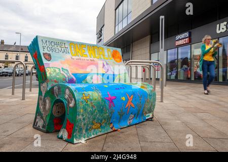 Chorley Town Center, Michael Foreman « One World » Book Bench Trail ; « What's Your Story, Chorley ? » Banque D'Images