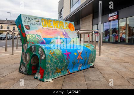 Chorley Town Center, Michael Foreman « One World » Book Bench Trail ; « What's Your Story, Chorley ? » Banque D'Images