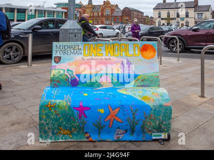 Chorley Town Center, Michael Foreman « One World » Book Bench Trail ; « What's Your Story, Chorley ? » Banque D'Images