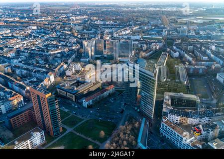 Vue sur le centre-ville de Düsseldorf, Stadttor, complexe de RWI4 bâtiments, Unterbilk, NRW, Allemagne, Banque D'Images