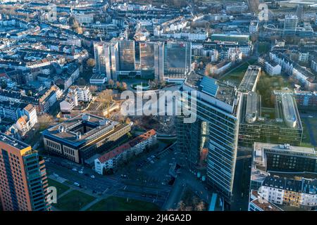 Vue sur le centre-ville de Düsseldorf, Stadttor, complexe de RWI4 bâtiments, Unterbilk, NRW, Allemagne, Banque D'Images