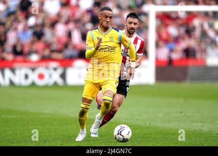 Tom Ince de Reading (avant) en action pendant le match du championnat Sky Bet à Bramall Lane, Sheffield. Date de la photo: Vendredi 15 avril 2022. Banque D'Images