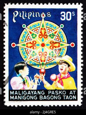 PHILIPPINES - VERS 1977: Un timbre imprimé aux Philippines montre les enfants fêtant et l'étoile de lanterne, Noël, vers 1977 Banque D'Images