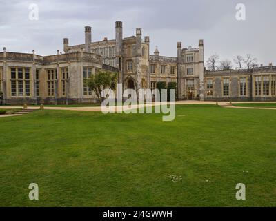 Le château de Highcliffe a été décrit comme étant sans doute la plus importante demeure du style romantique et pittoresque de l'architecture, Highcliffe, Banque D'Images