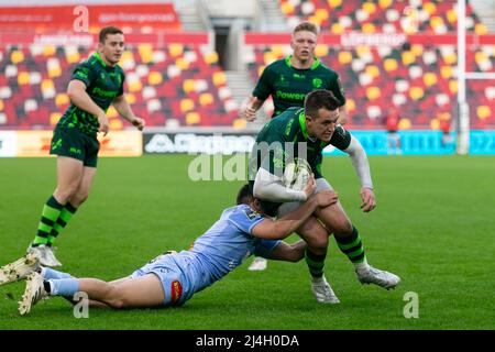 LONDRES, ROYAUME-UNI. 15th AVRIL : Tom Parton, de London Irish, en action lors du match de la coupe européenne de rugby à XV entre London Irish et Castres Olympique au Brentford Community Stadium, Brentford, le vendredi 15th avril 2022. (Crédit : Juan Gasparini | ACTUALITÉS MI) crédit : ACTUALITÉS MI et sport /Actualités Alay Live Banque D'Images