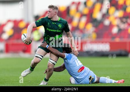 LONDRES, ROYAUME-UNI. 15th AVRIL : Tom Pearson de Londres Irish passe le ballon lors du match de la coupe européenne de rugby à XV entre London Irish et Castres Olympique au Brentford Community Stadium, Brentford, le vendredi 15th avril 2022. (Crédit : Juan Gasparini | ACTUALITÉS MI) crédit : ACTUALITÉS MI et sport /Actualités Alay Live Banque D'Images