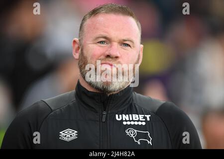 DERBY, ROYAUME-UNI. 15th AVRIL Wayne Rooney, directeur du comté de Derby lors du match de championnat Sky Bet entre le comté de Derby et Fulham au Pride Park, Derby le vendredi 15th avril 2022. (Credit: Jon Hobley | MI News) Credit: MI News & Sport /Alay Live News Banque D'Images