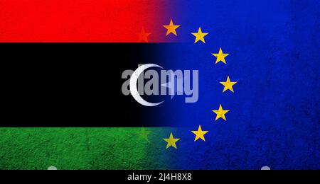 Drapeau de l'Union européenne et drapeau national de la Libye. Grunge l'arrière-plan Banque D'Images