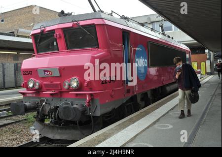 FRANCE, PARIS (75) 12TH AR. GARE DE BERCY. TRAIN OUIGO À QUAY. LA SNCF A MIS EN SERVICE DES TRAINS À BAS PRIX Banque D'Images