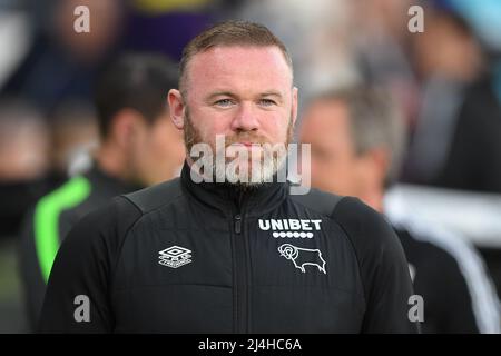 DERBY, ROYAUME-UNI. 15th AVRIL Wayne Rooney, directeur du comté de Derby lors du match de championnat Sky Bet entre le comté de Derby et Fulham au Pride Park, Derby le vendredi 15th avril 2022. (Credit: Jon Hobley | MI News) Credit: MI News & Sport /Alay Live News Banque D'Images