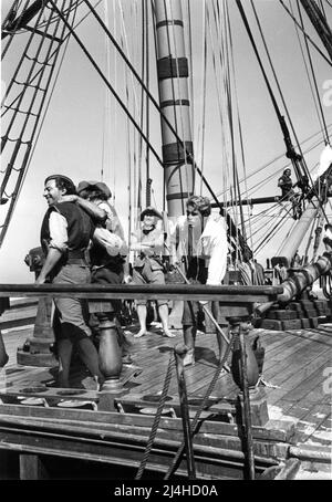 SEAN FLYNN comme Robert Blood dans LE FILS DU CAPITAINE BLOOD 1962 réalisateur TULIO DEMICHELI personnages Rafael Sabatini histoire / scénario Casey Robinson scénario Arturo Rigel Espagne - Italie - Etats-Unis co-production Compagnia Cinematografica Mondiale (CCM) / Harry Joe Brown Productions / producciones Benito Peroja Banque D'Images