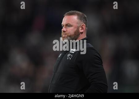 DERBY, ROYAUME-UNI. 15th AVRIL Wayne Rooney, directeur du comté de Derby lors du match de championnat Sky Bet entre le comté de Derby et Fulham au Pride Park, Derby le vendredi 15th avril 2022. (Credit: Jon Hobley | MI News) Credit: MI News & Sport /Alay Live News Banque D'Images