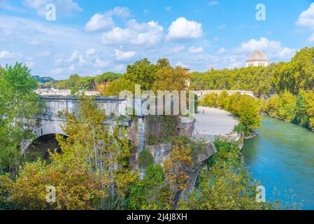 Pons Aemilius vieux pont dans la capitale italienne Rome. Banque D'Images