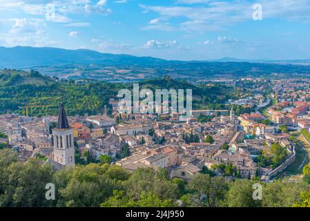 Vue aérienne de la ville italienne de Spoleto. Banque D'Images