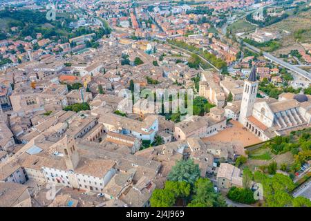 Vue aérienne de la ville italienne de Spoleto. Banque D'Images