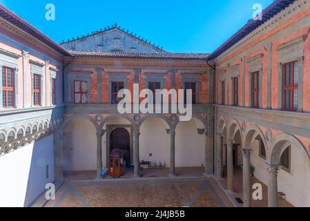 Cour du Palazzo Ducale à Gubbio, Italie. Banque D'Images