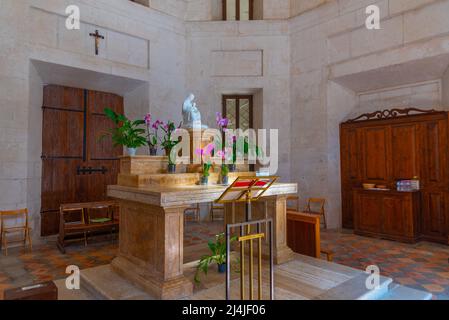 Frasassi, Italie, 27 septembre 2021 : intérieur de l'église Tempio del Valadier en Italie. Banque D'Images