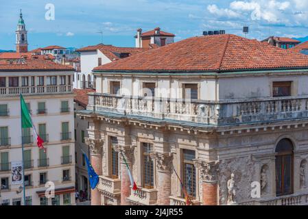 Maisons historiques sur la place Piazza dei Signori dans la ville italienne de Vicenza. Banque D'Images