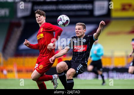 Farum, Danemark. 15th, avril 2022. Mads Hansen (48) du FC Nordsjaelland et Stefan Gartenmann (2) de Soenderjyske vus pendant le match Superliga de 3F entre le FC Nordsjaelland et Soenderjyske à droite de Dream Park à Farum. (Crédit photo: Gonzales photo - Dejan Obretkovic). Banque D'Images