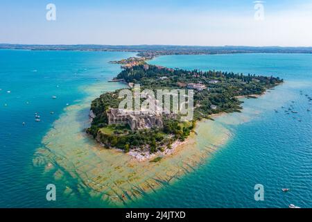Vue aérienne de la Grotte di Catullo à Sirmione en Italie. Banque D'Images