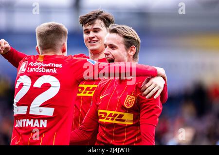 Farum, Danemark. 15th, avril 2022. Oliver Antman (22) du FC Nordsjaelland marque ses points pour 1-0 et célèbre avec Jacob Steen Christensen (6) et Mads Hansen (48) lors du match Superliga de 3F entre le FC Nordsjaelland et Soenderjyske à droite de Dream Park à Farum. (Crédit photo: Gonzales photo - Dejan Obretkovic). Banque D'Images