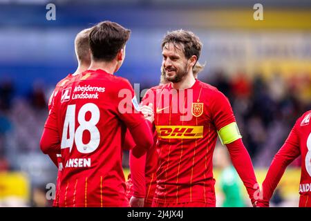 Farum, Danemark. 15th, avril 2022. Kian Hansen (4) et Mads Hansen (48) du FC Nordsjaelland célèbrent le but d'Oliver Antman en 1-0 lors du match Superliga 3F entre le FC Nordsjaelland et Soenderjyske à droite de Dream Park à Farum. (Crédit photo: Gonzales photo - Dejan Obretkovic). Banque D'Images