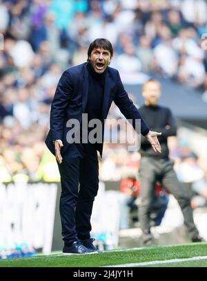 Londres, Royaume-Uni. 16th avril 2022. Antonio Conte responsable de Tottenham lors du match de la Premier League au Tottenham Hotspur Stadium, Londres. Le crédit photo devrait se lire: David Klein/Sportimage crédit: Sportimage/Alay Live News Banque D'Images