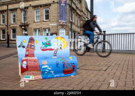 Vous êtes-vous déjà demandé ce que vous serez ? Par Junia Wonders Chorley Town Centre, Book Bench Trail; 'quelle est votre histoire, Chorley?' Banque D'Images