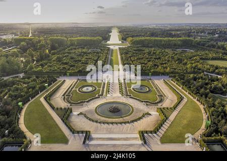 FRANCE. YVELINES (78) CHÂTEAU DE VERSAILLES. VUE AÉRIENNE DU BASSIN DE LATONE ET DU GRAND PARC. CONÇU PAR ANDRÉ LE NOTRE, IL Y A ORDER ET SYMMETR Banque D'Images