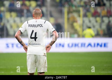 Yaroslav Rakitskiy portant le kit de nom Marioupol pendant le jeu anti-guerre ami Lechia Gdańsk vs Shakhtar Donetsk à Gdansk, Pologne, février 14th 2022 © W Banque D'Images