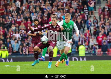 Glasgow, Royaume-Uni. 16th avril 2022. Les équipes du edinburgh derby de Hearts of Midlothian et Hibernian ont joué dans la demi-finale de la coupe écossaise William Hill à Hampden Park, Glasgow, Écosse, Royaume-Uni. Crédit : Findlay/Alay Live News Banque D'Images