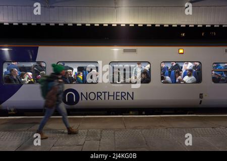 Les passagers du train du Nord, les navetteurs sur un train du train du Nord Banque D'Images