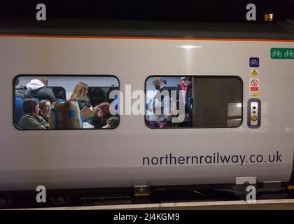 Les passagers du train du Nord, les navetteurs sur un train du train du Nord Banque D'Images