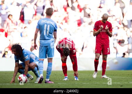 LONDRES, ROYAUME-UNI. AVR 16th Fabinho de Liverpool gestes pendant la demi-finale de la coupe FA entre Manchester City et Liverpool au stade Wembley, Londres, le samedi 16th avril 2022. (Credit: Federico Maranesi | MI News) Credit: MI News & Sport /Alay Live News Banque D'Images