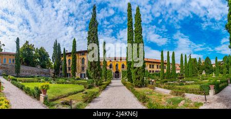 Vérone, Italie, 26 août 2021 : Palazzo Giusti dans la ville italienne de Vérone Banque D'Images