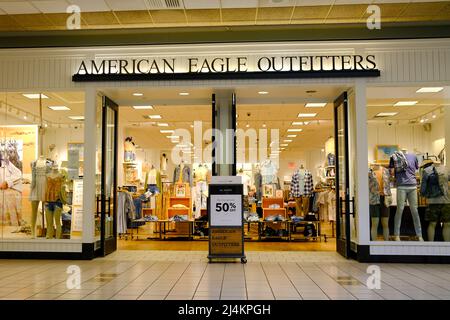 Selinsgrove, États-Unis. 14th avril 2022. L'entrée d'un magasin de vêtements American Eagle Outfitters dans le Susquehanna Valley Mall. (Photo de Paul Weaver/SOPA Images/Sipa USA) crédit: SIPA USA/Alay Live News Banque D'Images