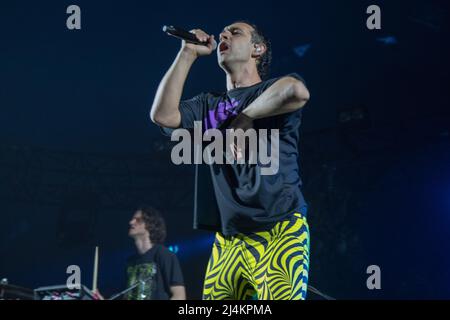 Bologne, Italie. 15th avril 2022. Cosmo pendant Cosmo Tour 2022, concert de musique de chanteur italien à Bologne, Italie, avril 15 2022 crédit: Agence de photo indépendante/Alamy Live News Banque D'Images