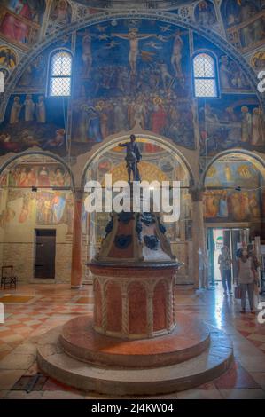 Padoue, Italie, 30 août 2021 : intérieur du Battistero di San Giovanni Battista dans la ville italienne de Padoue. Banque D'Images