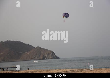 Une des expériences estivales à la plage d'Al Sawadi. Banque D'Images