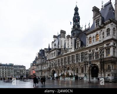 Détail architectural de l'Hôtel de ville, bâtiment abritant l'administration locale de la ville, situé sur la place de l'Hôtel-de-ville Banque D'Images