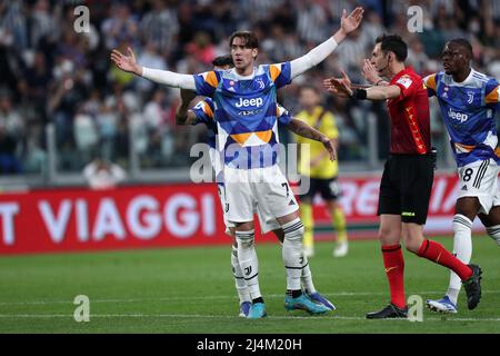 Dusan Vlahovic de Juventus FC gestes pendant la série Un match entre Juventus FC et Bologna FC au stade Allianz le 16 2022 avril à Turin, Italie. Banque D'Images