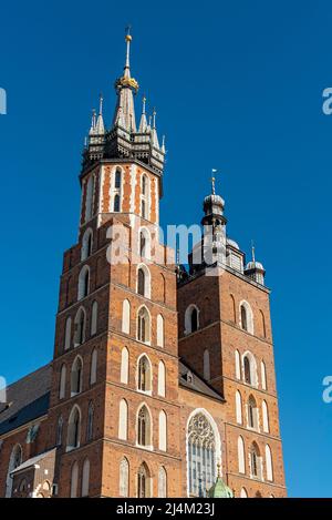 Basilique Sainte-Marie (Kosciol Mariacki), place principale, Rynek Glowny, Cracovie, Pologne Banque D'Images