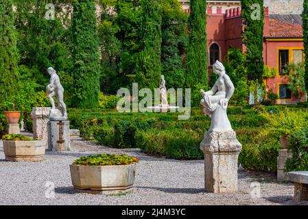 Vérone, Italie, 26 août 2021 : jardin Giardino Giusti dans la ville italienne de Vérone. Banque D'Images